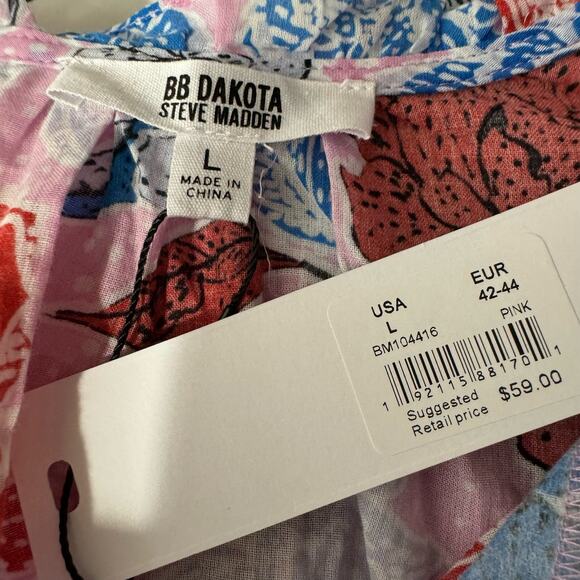 B Dakota by Steve Madden
Flutter Away Top Size L NWT - Picture 10 of 14